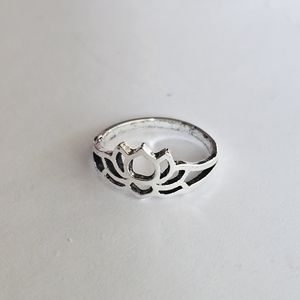 LADIES NEW SIZE 6 LOTUS GEOMETRIC FASHION SILVER ACCENT RING